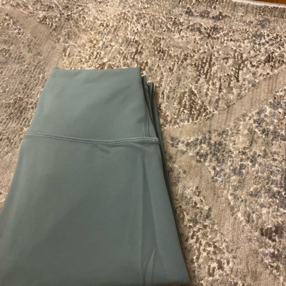 Lululemon Wunder Train Tight - Picture 2 of 3